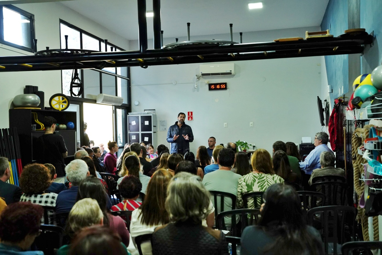  Mãe atípica emociona ao agradecer políticas públicas de Luiz Fernando